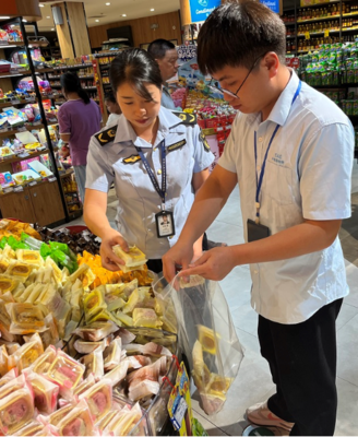 廣西興安縣市場監管局開展中秋月餅食品安全專項排查，保障節日期間食品銷售安全
